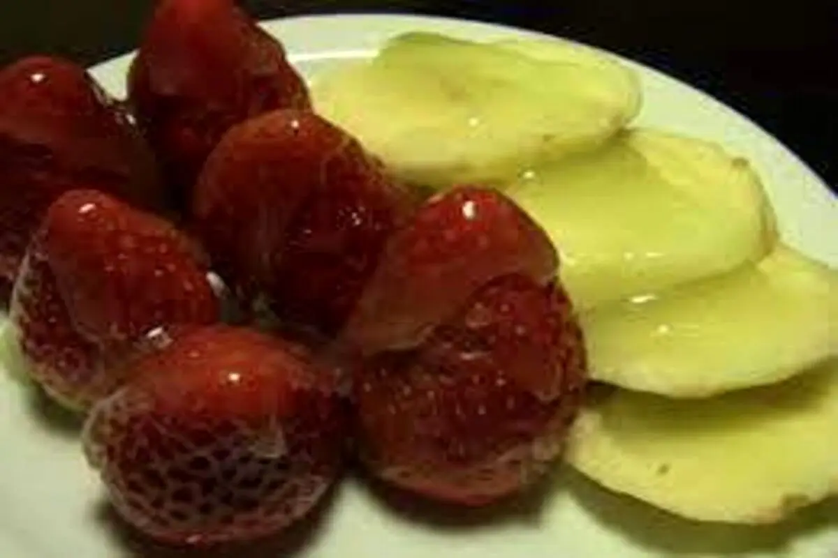 شهد روی میوه و شیرینی