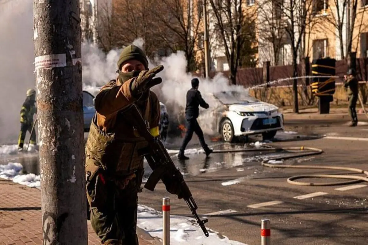 تحریم های جدید اتحادیه اروپا علیه روسیه و بلاروس / محاصره پایتخت اوکراین + فیلم و تصاویر
