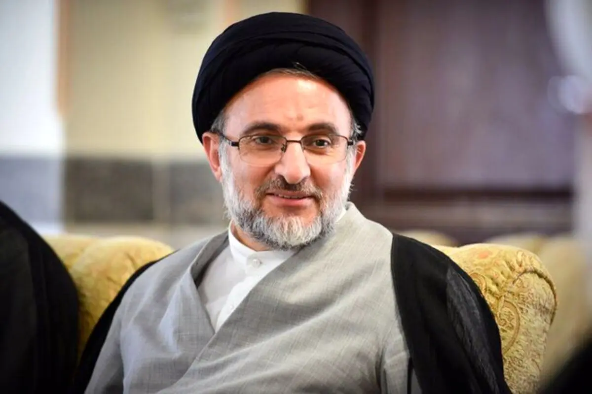 بلندترین پرچمهای دفاع از انقلاب باید در بقاع متبرکه برافراشته شود