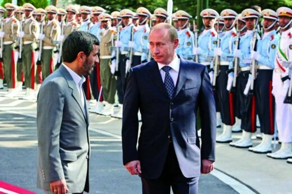 احمدی نژاد، پوتین را آلت دست «مافیای روسیه» خواند + عکس