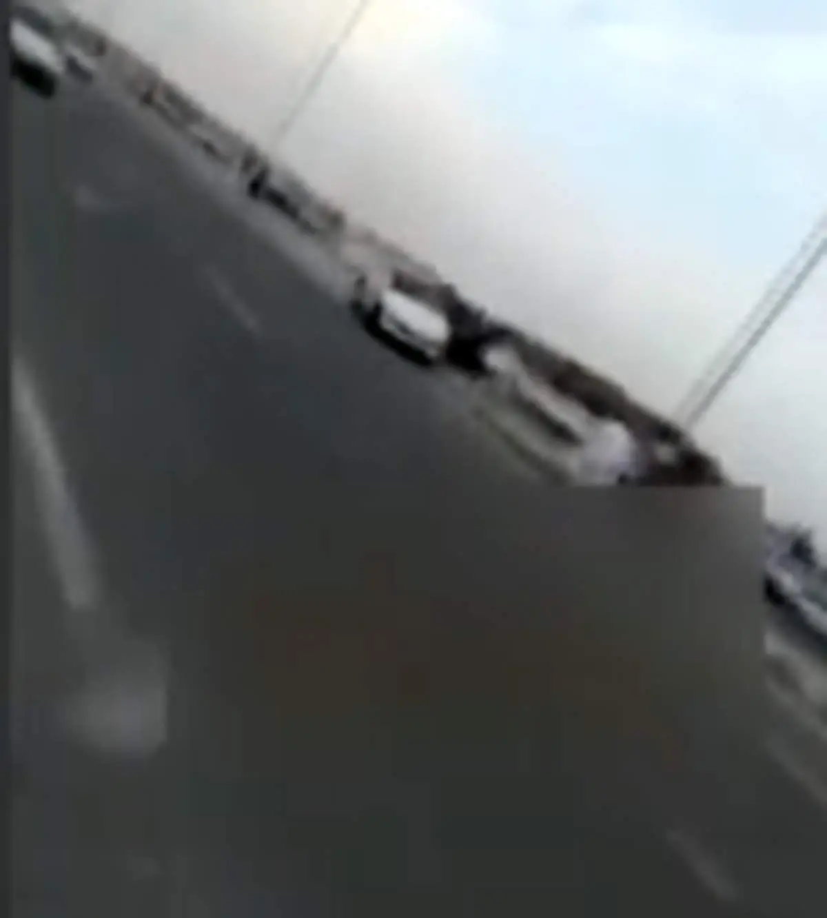 خارج شدن کنترل پژو پارس از دست راننده در پیست زاهدان+ فیلم