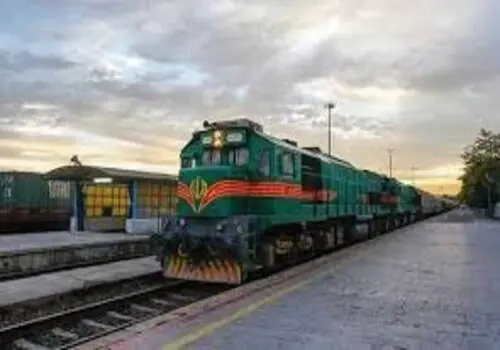 مرگ تلخ زن باردار و دخترش در برخورد با قطار در تهران + عکس