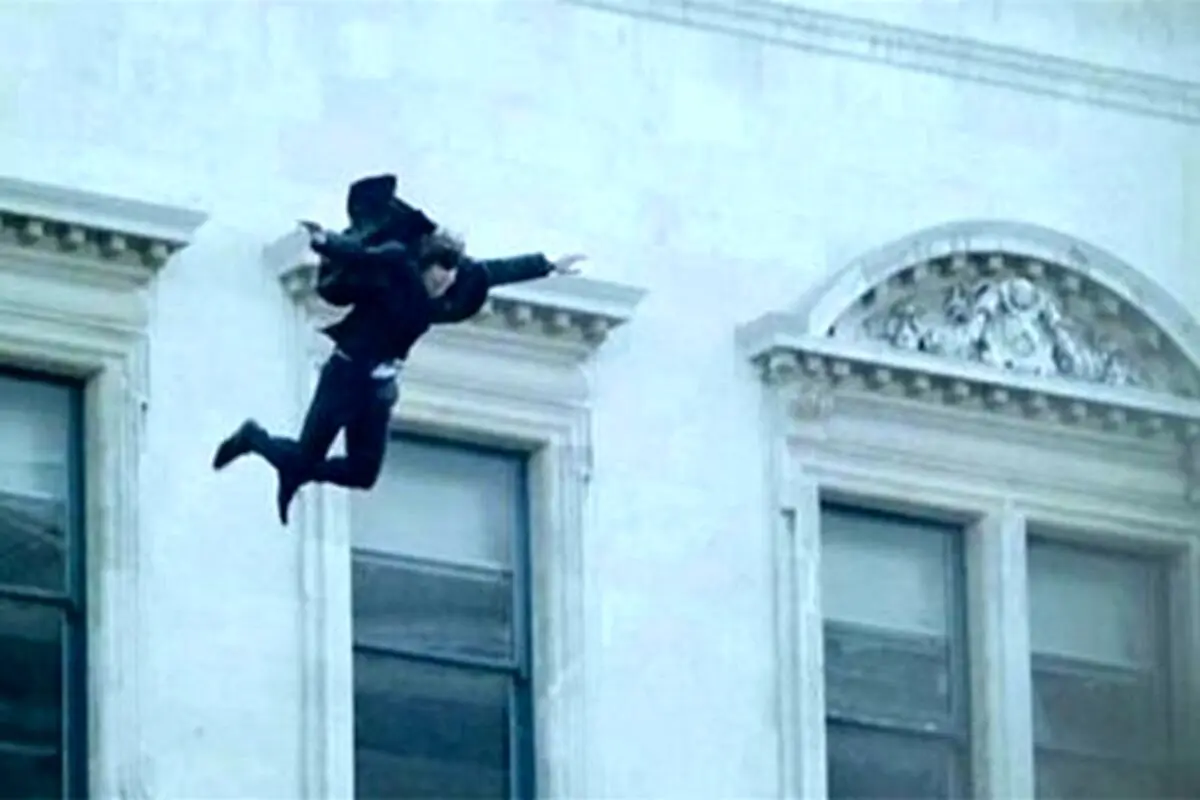 لحظه وحشتناک سقوط مردی از طبقه چهاردهم + فیلم