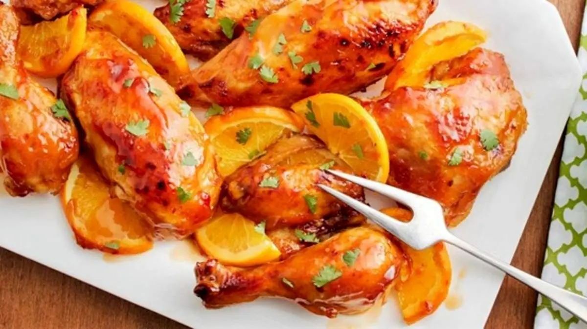 طرز تهیهی مرغ پرتقالی مجلسی؛ روشهای گرفتن بوی زهم مرغ