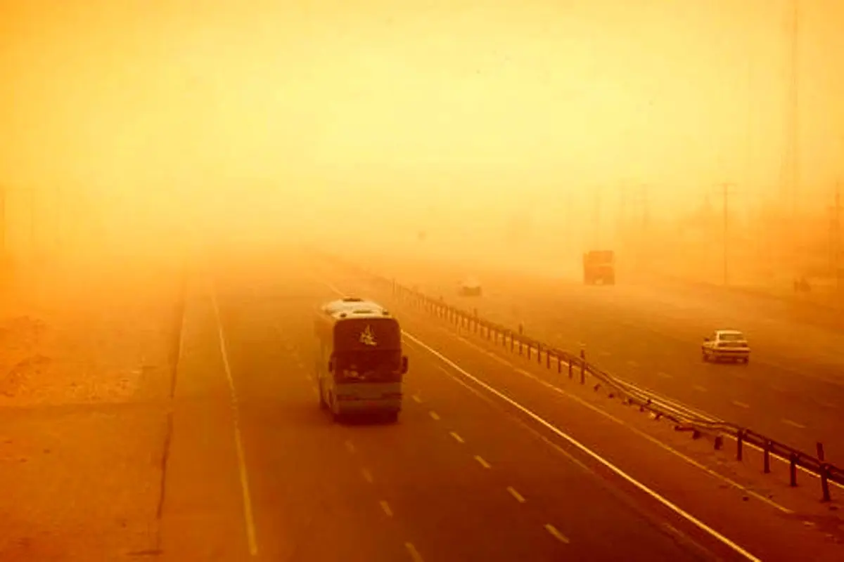 طوفان شدید در جاده کرمان – بم / عبور و مرور به شرق کرمان متوقف شد