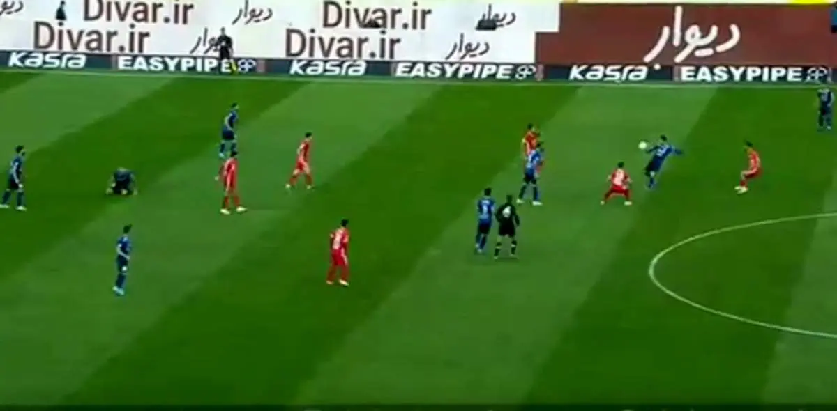 صحنه مشکوک به پنالتی برای استقلال مقابل پرسپولیس+فیلم