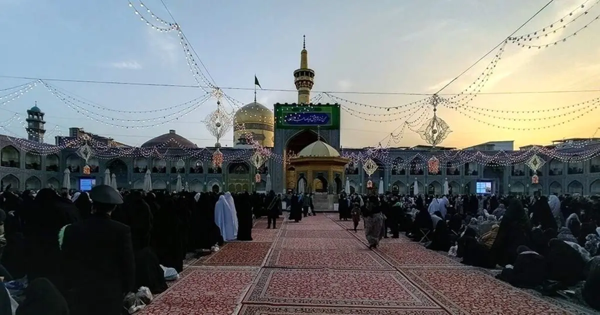 تحویل سال در جوار امام رئوف | حال و هوای حرم امام رضا(ع) در آستانه ۱۴۰۱