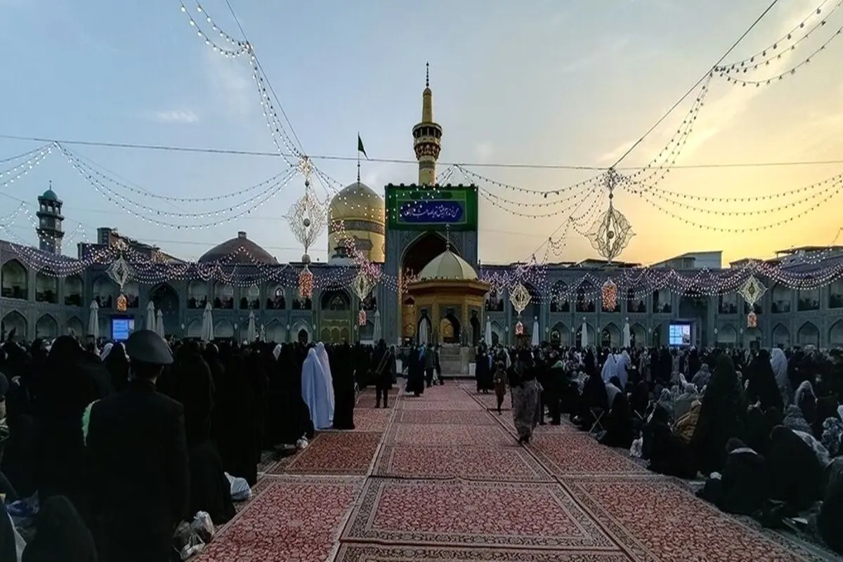 تحویل سال در جوار امام رئوف | حال و هوای حرم امام رضا(ع) در آستانه ۱۴۰۱