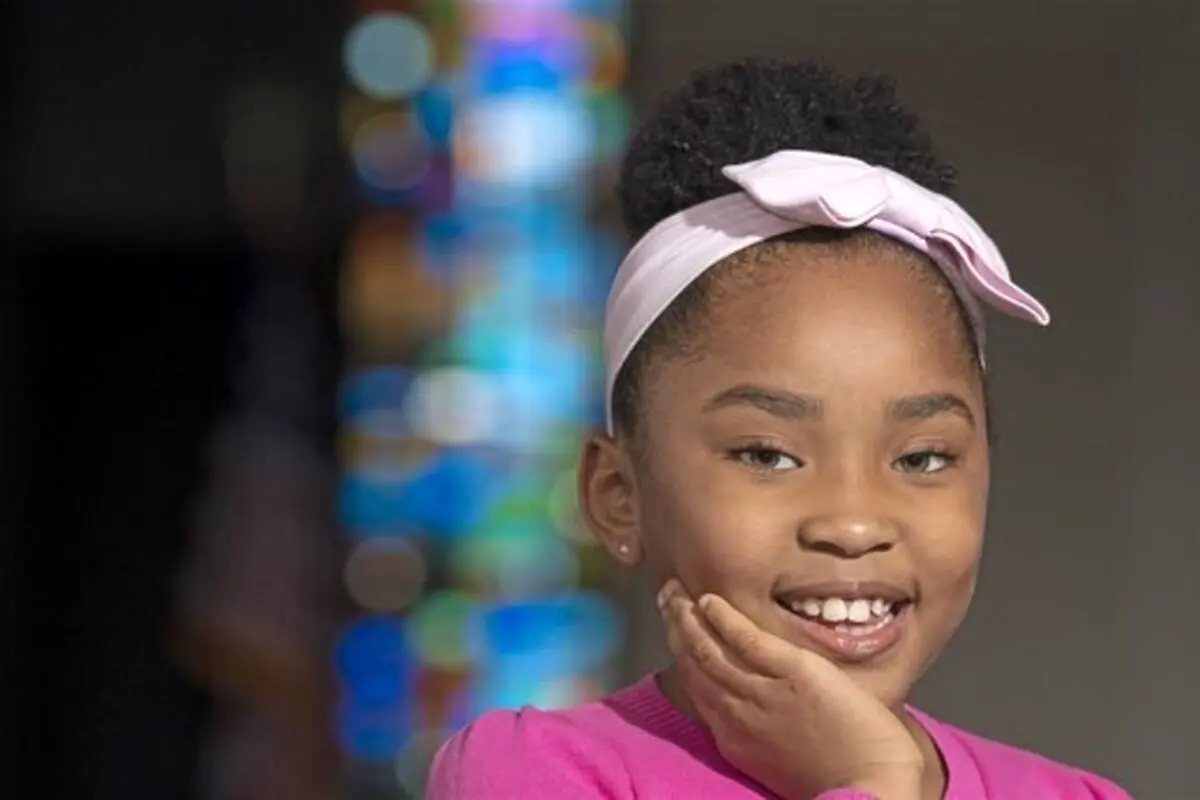 دختری که در هفت سالگی به عنوان جوان‌ترین خواننده اپرا در جهان انتخاب شد + عکس
