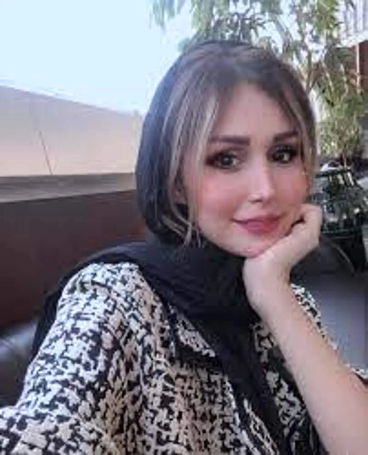 تیپ جدید و چرمی سپیده بزمی پور با چکمه های گل گلی + عکس