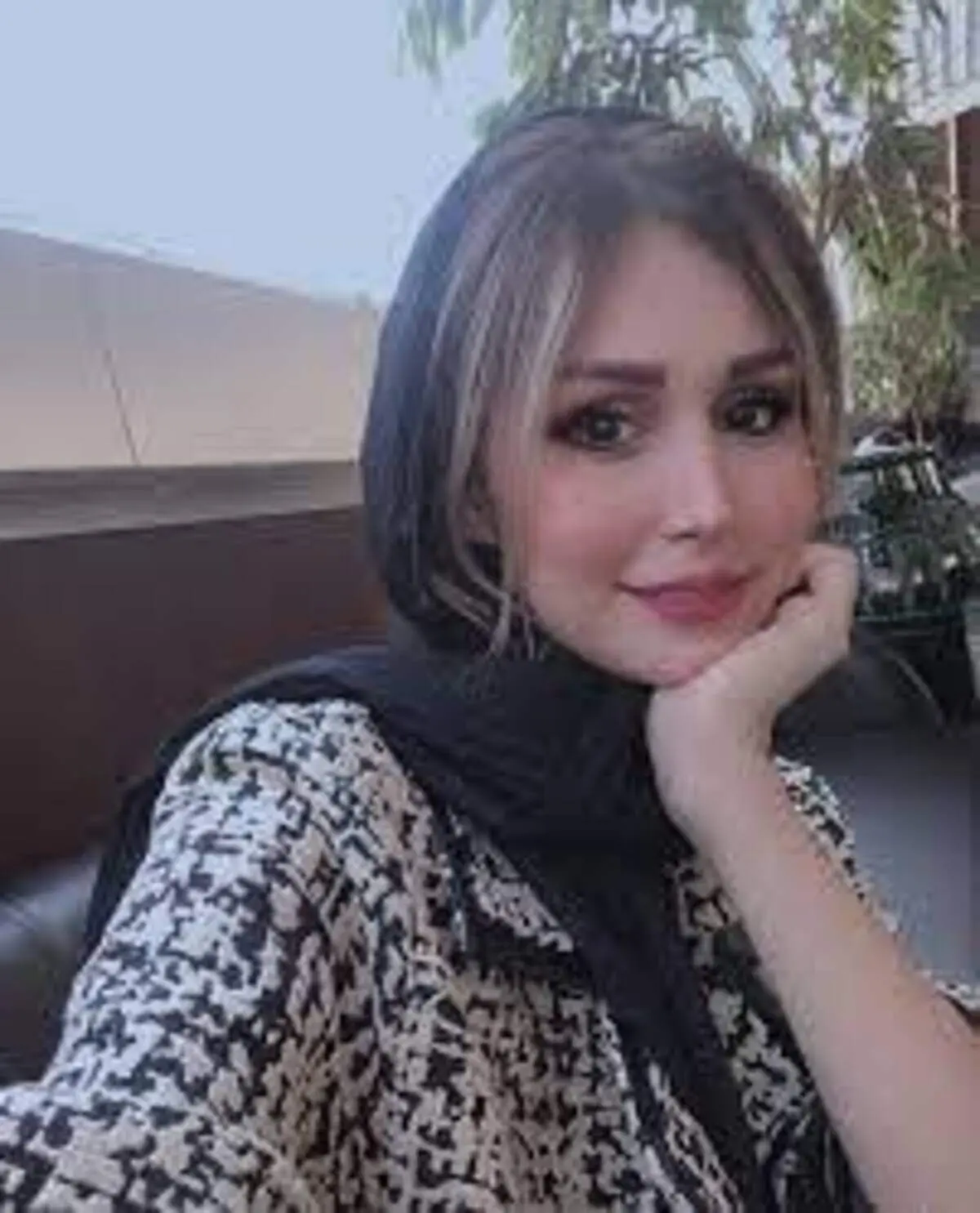 تیپ جدید و چرمی سپیده بزمی پور با چکمه های گل گلی + عکس