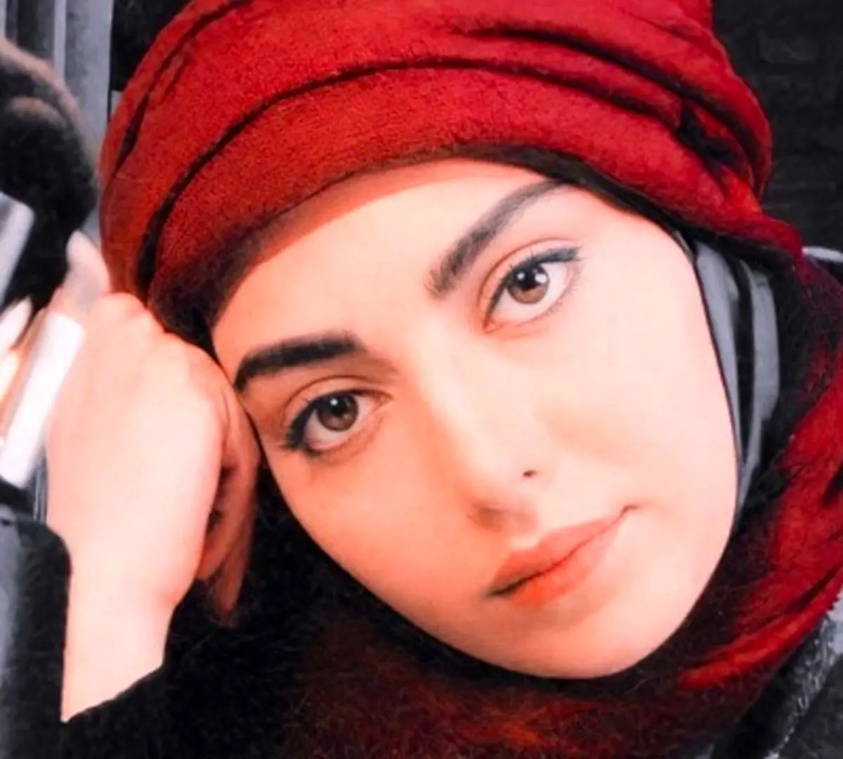 استایل ساده و جذاب مهشید جوادی روبروی آینه