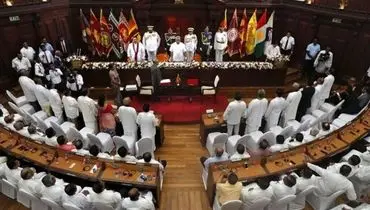 تداوم ناآرامی‌ها در سریلانکا/ تمام اعضای کابینه نامه استعفا خود را به نخست‌وزیر دادند