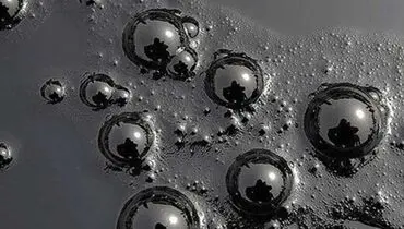 بیرون آمدن باورنکردنی نفت از وسط باجه بانک مسجد سلیمان! + فیلم