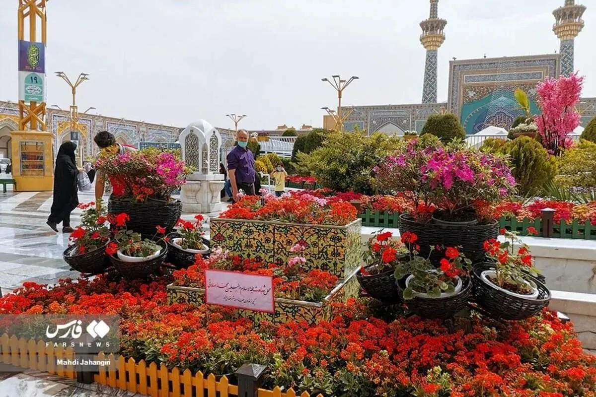 گل آرایی محل شهادت حاج محمد اصلانی در حرم رضوی + تصاویر