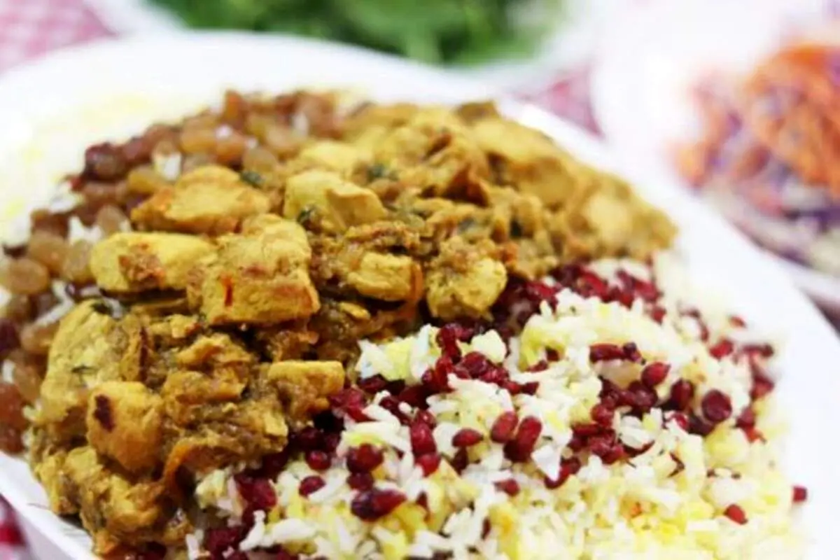 طرز تهیهی زرشکپلو دمی با مرغ و کرفس؛ پلوی شیک و مجلسی