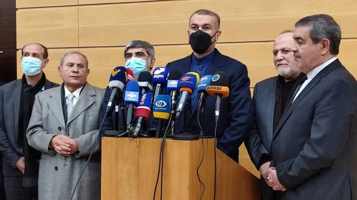 وزیر خارجه: آمادگی داریم دو ایستگاه یک هزار مگاواتی برق در لبنان ایجاد کنیم