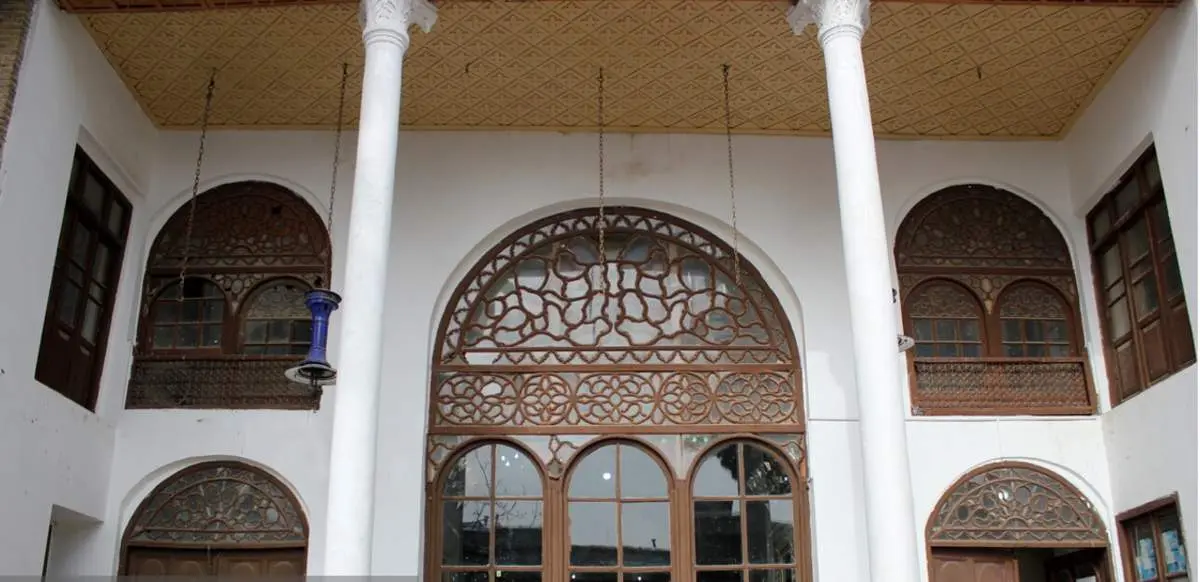 آئینه‌کاری بی‌نظیر تکیه بیگلربیگی کرمانشاه