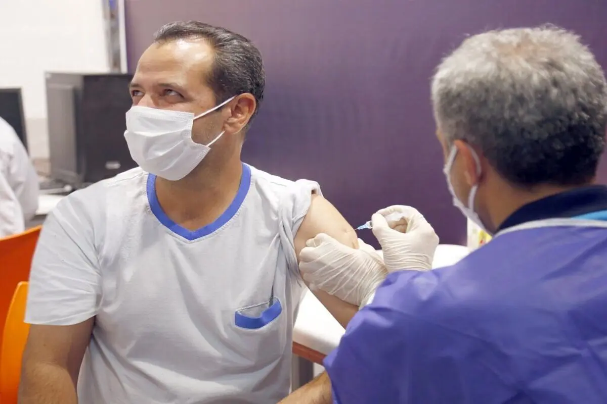 وزیر بهداشت:  همچنان کرونا با ما است/ باید پوشش واکسیناسیون تکمیل شود
