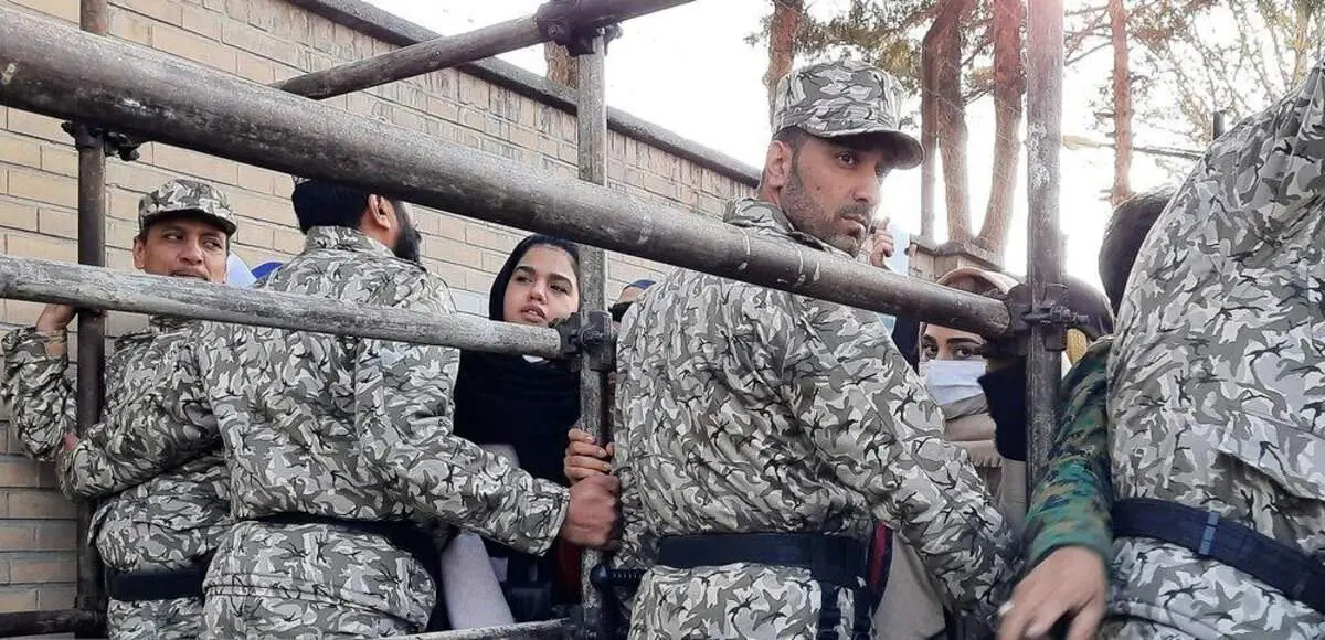 از واکنش دادستان و رئیس جمهور تا بیانیه عجیب فدراسیون فوتبال به ماجرای برخورد با زنان تماشاگر