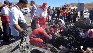 دو خودروی ایرانی اینگونه در تصادف منفجر شدند و آتش گرفتند | ۸ نفر زنده در آتش سوختند+فیلم