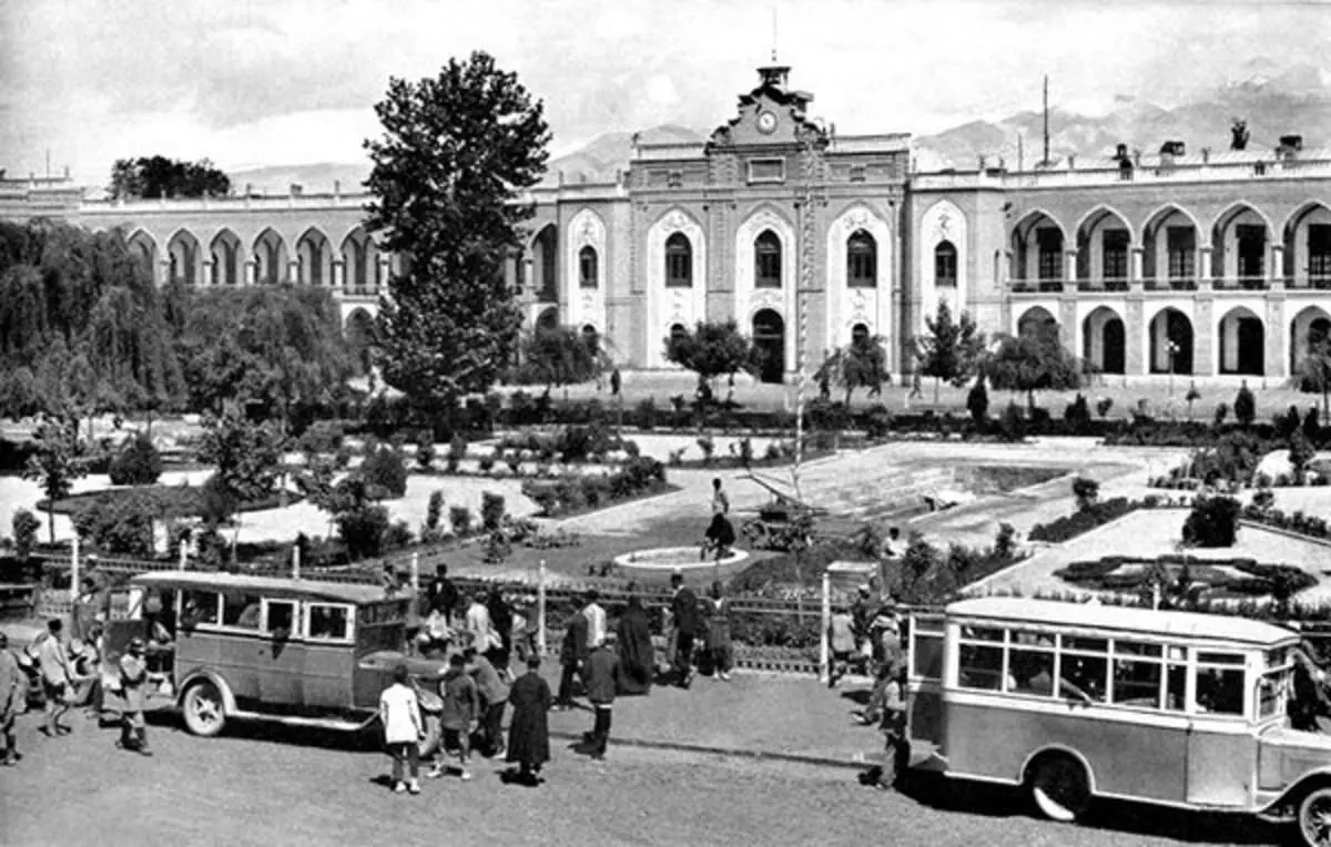 فیلمی نایاب از میدان توپخانه تهران در قدیم + ویدیو
