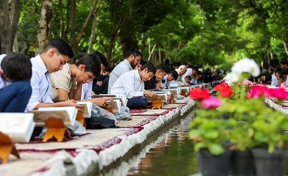 مراسم جزء خوانی قرآن کریم در چهارباغ اصفهان