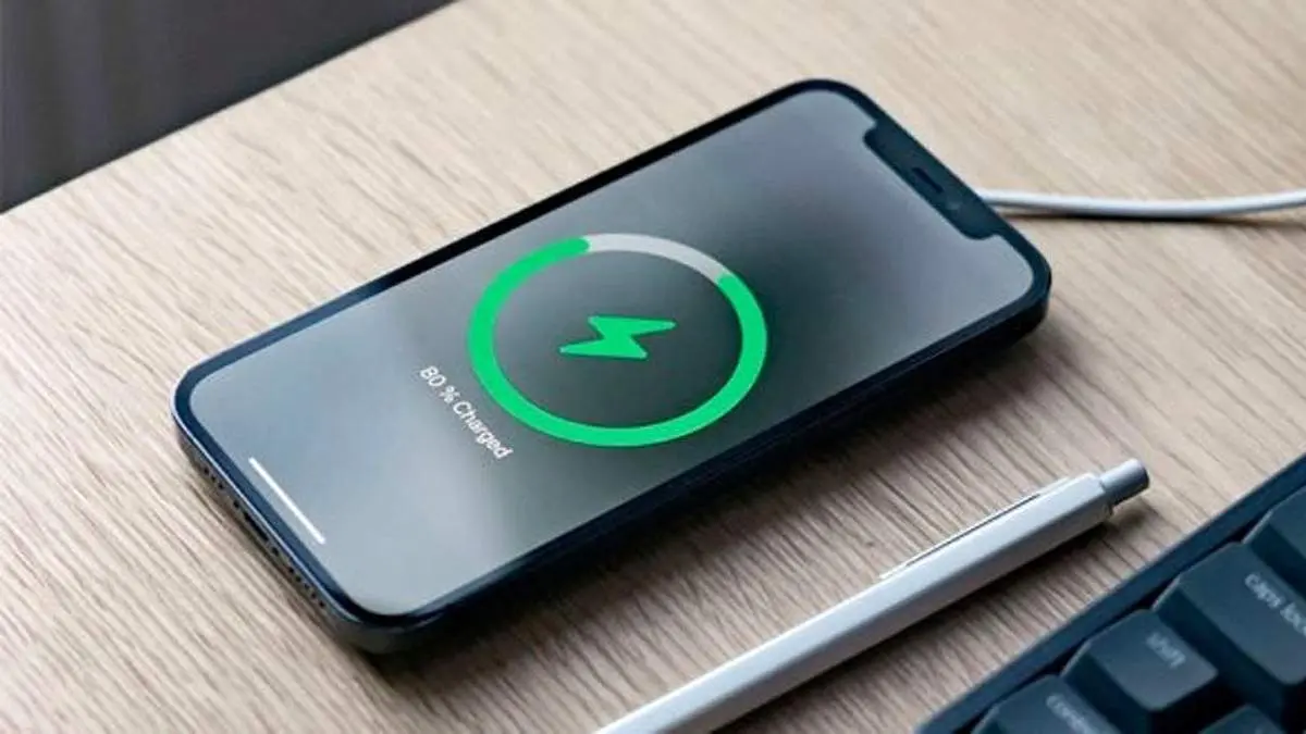 آیا شارژ سریع به باتری گوشی آسیب می‌رساند؟