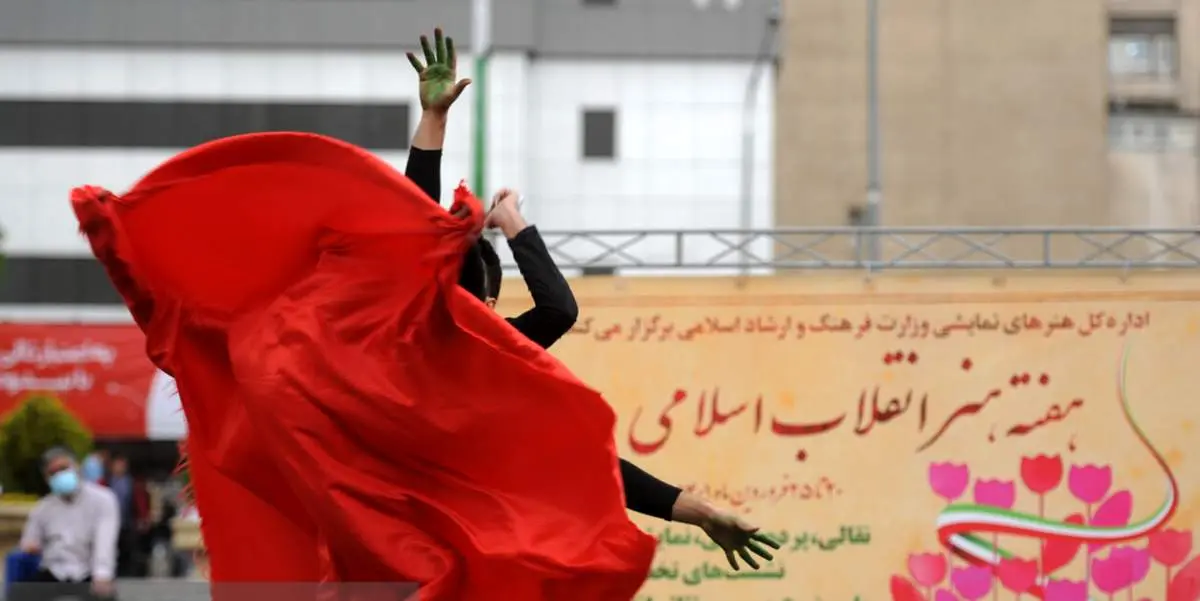 اجراهای تئاتر خیابانی هفته هنر انقلاب