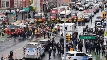 شمار مجروحان تیراندازی مترو نیویورک به ۲۹ نفر رسید/تعیین جایزه برای دستگیری مظنون + تصاویر