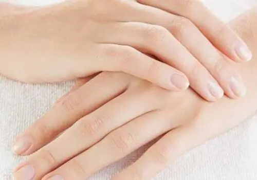 چرا پوست آرنج‌ مستعد تیرگی است؟
