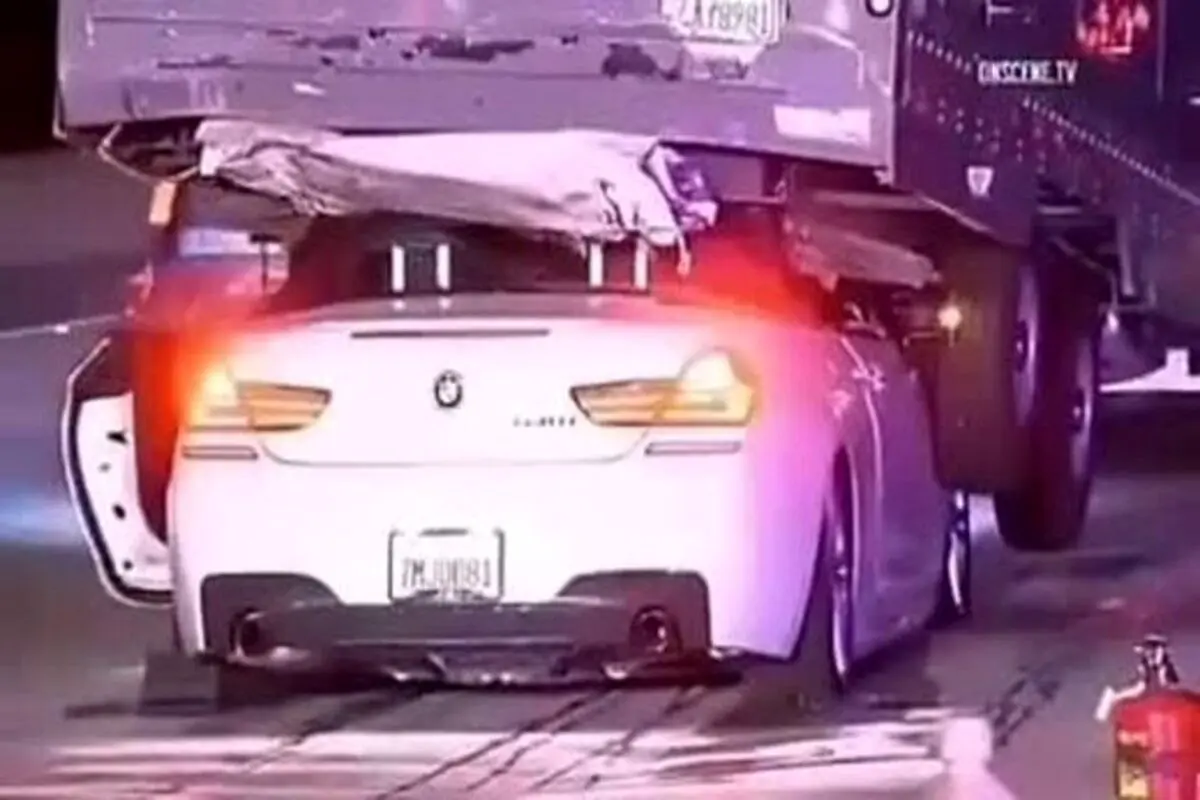 استحکام عجیب BMW پس از تصادف شدید با تریلی + فیلم