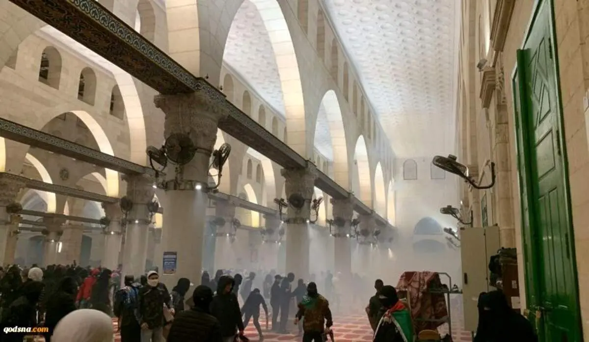 حمله وحشیانه صهیونیست ها به مسجدالاقصی/ ۶۷  نفر زخمی در درگیری‌های مسجدالاقصی + فیلم و تصاویر