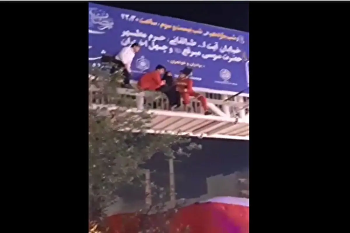 خودکشی ناکام دختر جوان روی پل عابر پیاده + فیلم