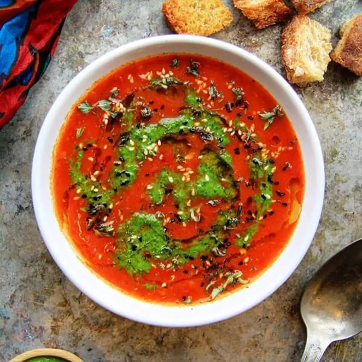 طرز تهیه سوپ گوجه و فلفل کبابی