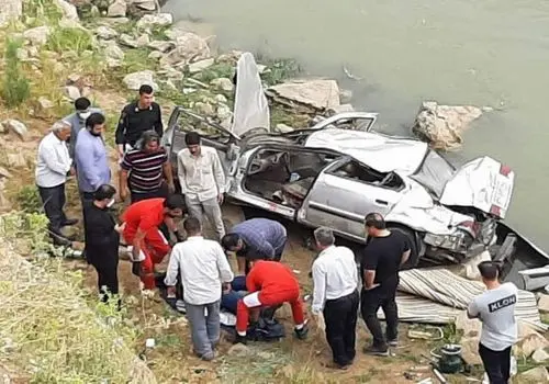 فرار کردن راننده BMW بعد از تصادف هولناک با یک سمند در تهران+فیلم