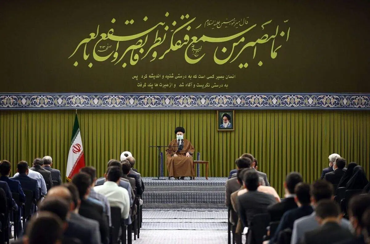 جمعی از دانشجویان با رهبر معظم انقلاب دیدار کردند