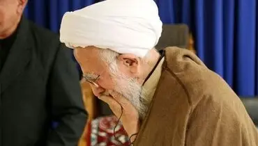 روضه خوانی آیت الله جوادی آملی در کنار مزار همسرش + فیلم