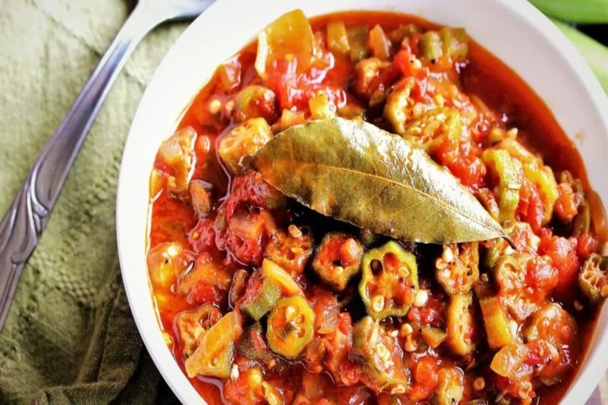 طرز تهیه خوراک بامیه و تماته