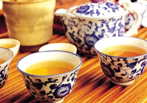 ۷ دمنوش گیاهی مؤثر برای  استروژن در زنان!