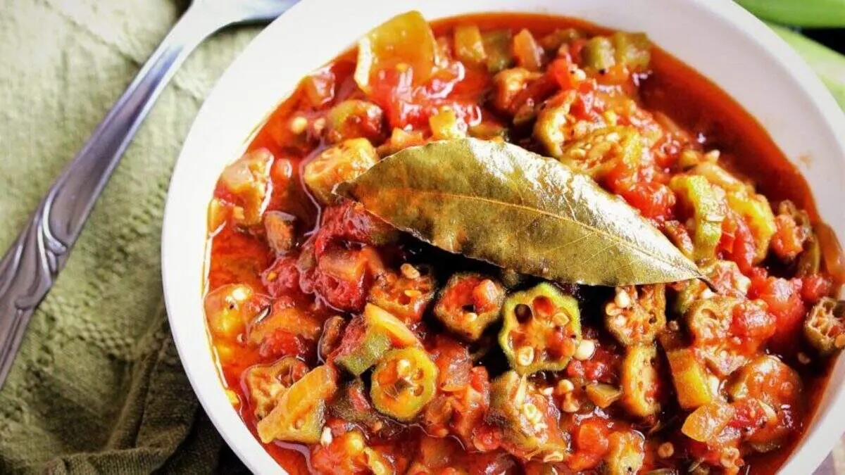 خوراک بامیه و تماته خورشت کرمانشاهی