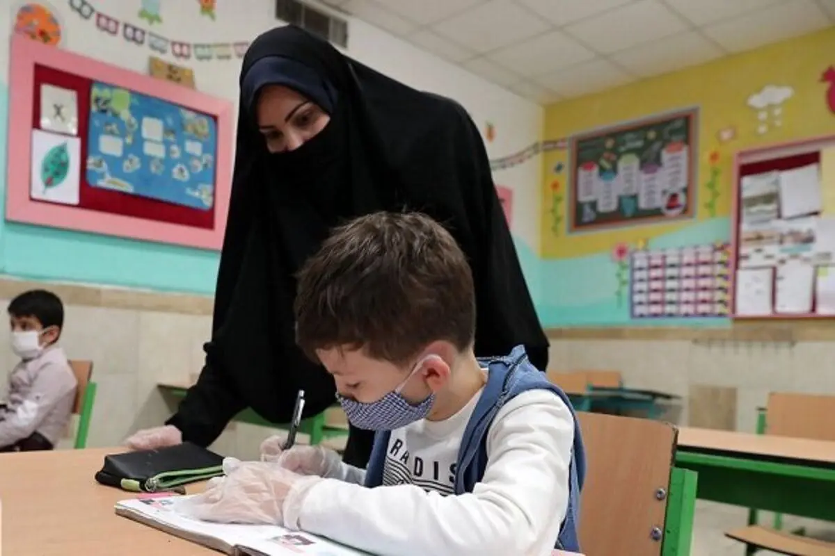 نمره پایین دانشآموز را در جمع بیان نکنید/بینظمی دانشآموزان در مدرسه را چطور باید کنترل کرد؟