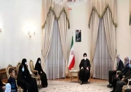 دیدار خواننده ممنوع الکار پیش از انقلاب با رئیسی + عکس