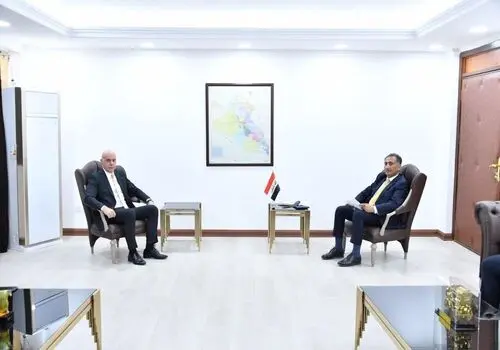 بارش غافلگیر کننده در بهار این شهر را سفید پوش کرد