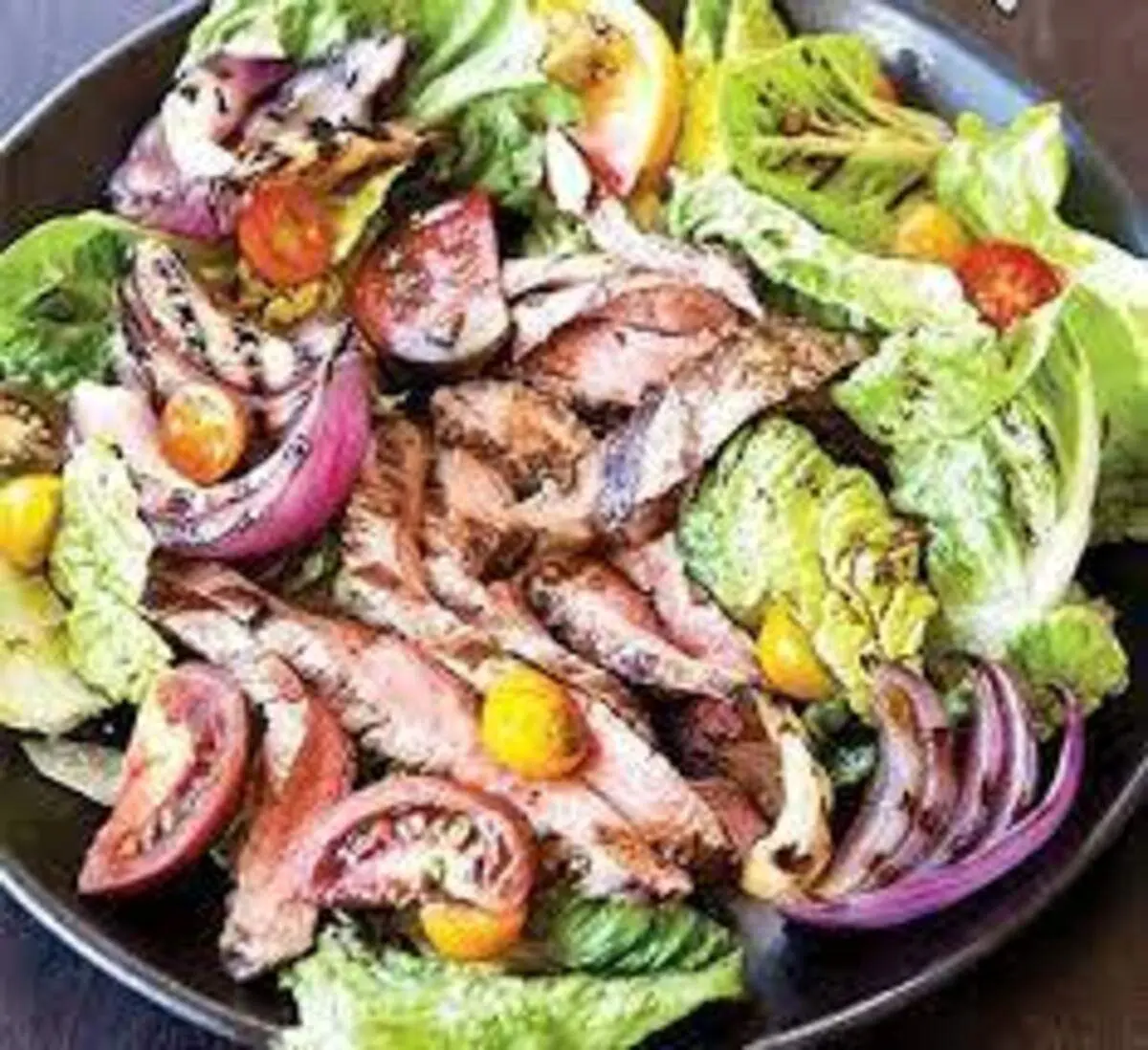 طرز تهیه یک سالاد گوشتی خارجی
