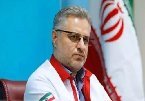 زنده ماندن باورنکردنی راننده سواری در زیر تریلی!+ فیلم