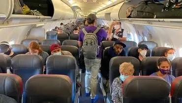 خوشحالی مسافران پرواز آمریکا از ماسک نزدن در هواپیما + فیلم