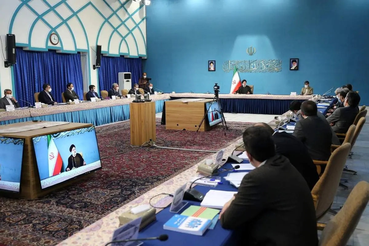 رئیسی: باید «انضباط مالی و اداری» در کشور جایگزین نظام «چانه زنی» و «قانونگرایی» جایگزین «توصیه و سفارش» شود
