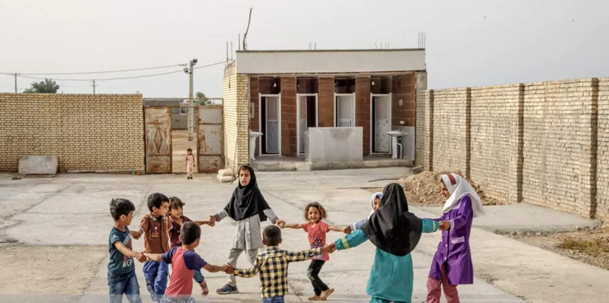 قایقی به سوی مدرسه