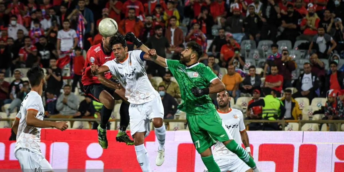 دیدار تیم های فوتبال نساجی مازندران و مس کرمان